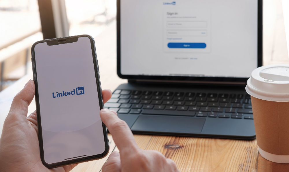 How to Connect with Someone on LinkedIn: Tips for Making a Good First Impression 2 How to Connect with Someone on LinkedIn: Tips for Making a Good First Impression 1
