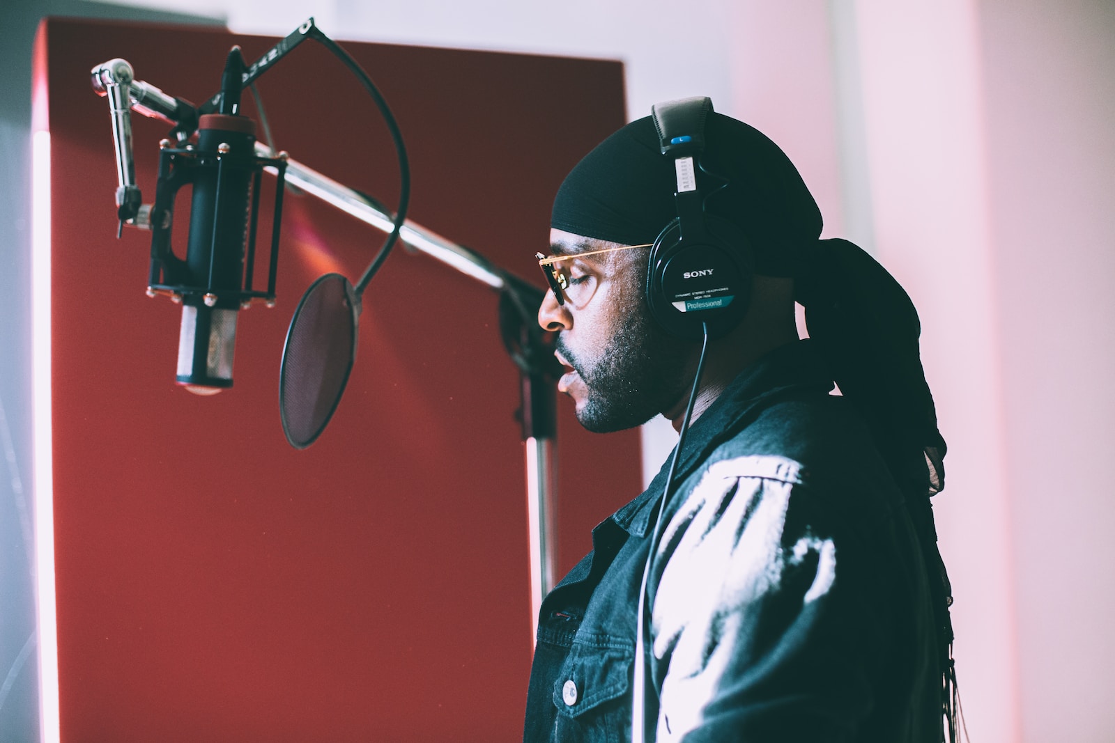 man singing infront of condenser microphone